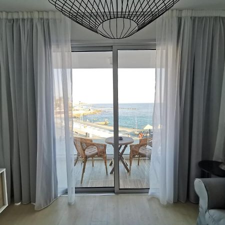 Cosea Living: Seaside Two Bedroom Flat In Harbour 106 Пафос Экстерьер фото