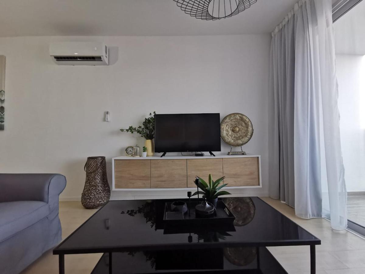 Cosea Living: Seaside Two Bedroom Flat In Harbour 106 Пафос Экстерьер фото