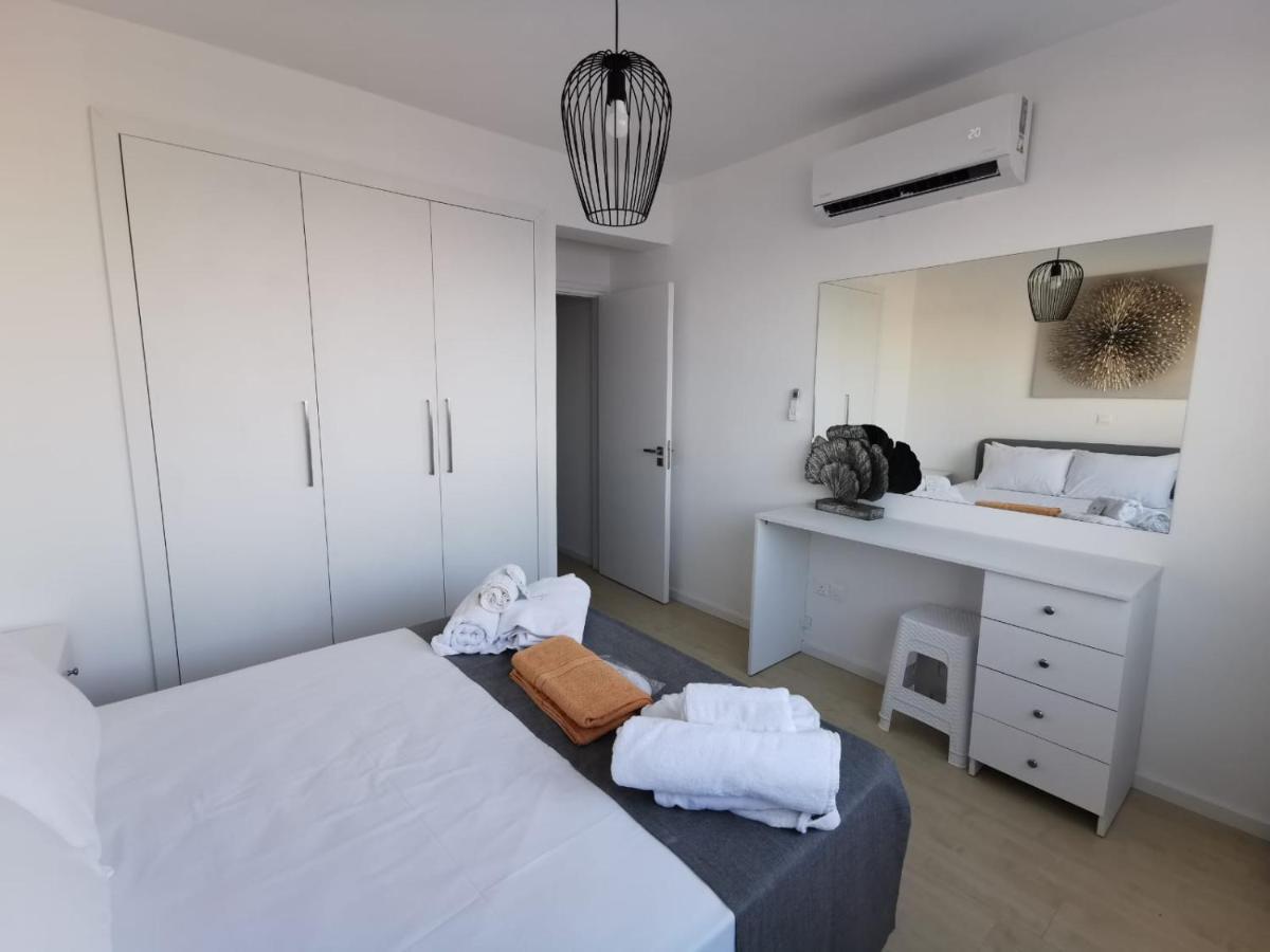 Cosea Living: Seaside Two Bedroom Flat In Harbour 106 Пафос Экстерьер фото