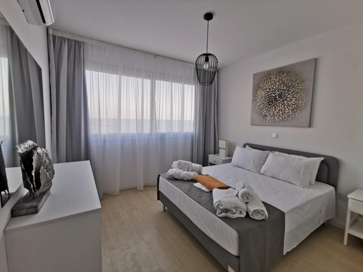 Cosea Living: Seaside Two Bedroom Flat In Harbour 106 Пафос Экстерьер фото