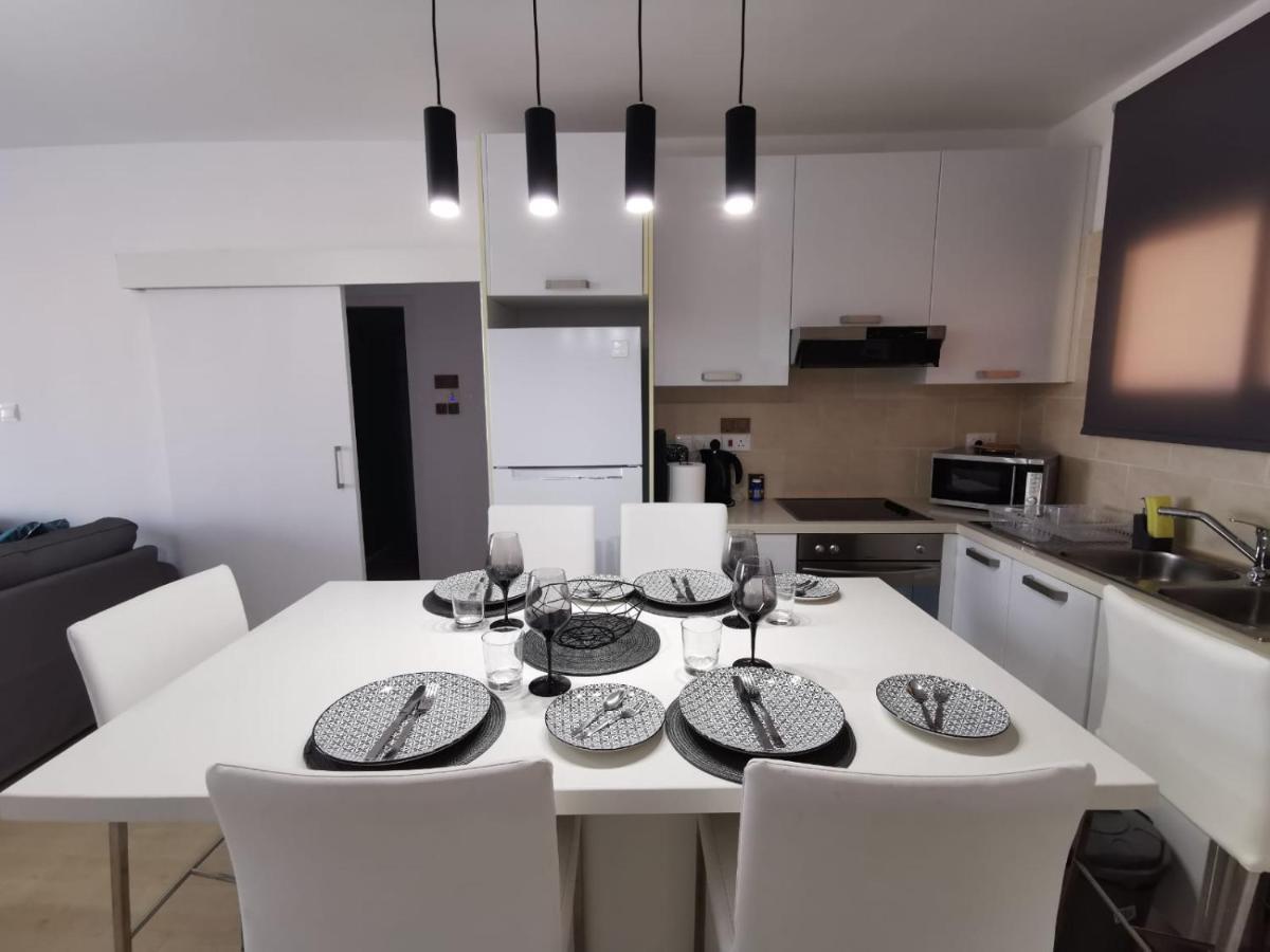 Cosea Living: Seaside Two Bedroom Flat In Harbour 106 Пафос Экстерьер фото